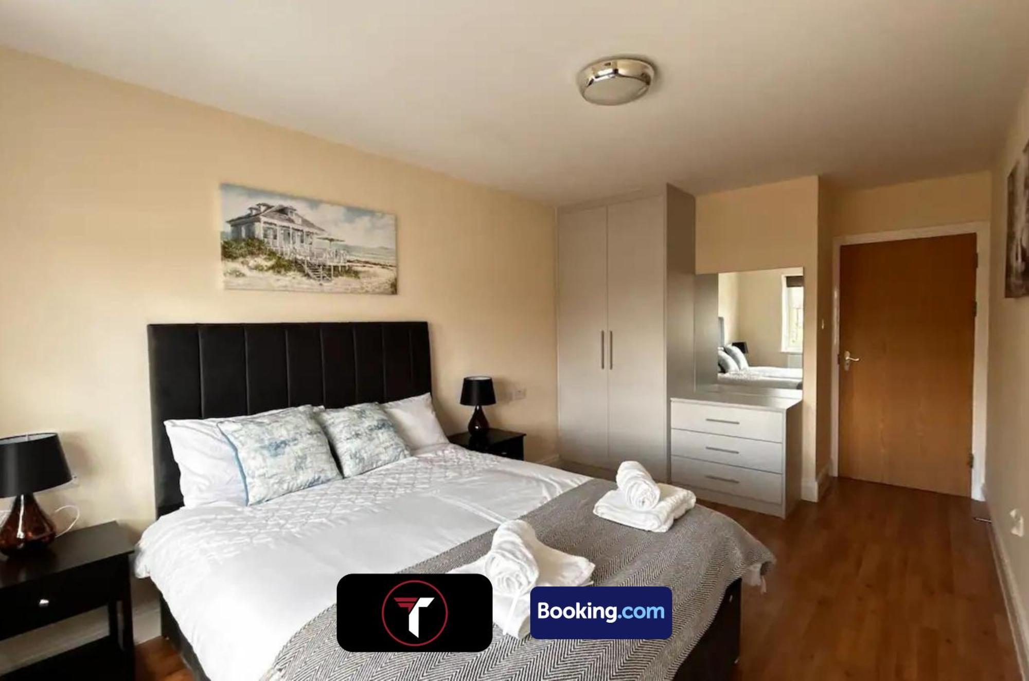 Stylish 2 Bedroom Flat By Tara Stays Short Lets & Serviced Accommodation Watford With Free Parking & Nearby Warner Studios Esterno foto