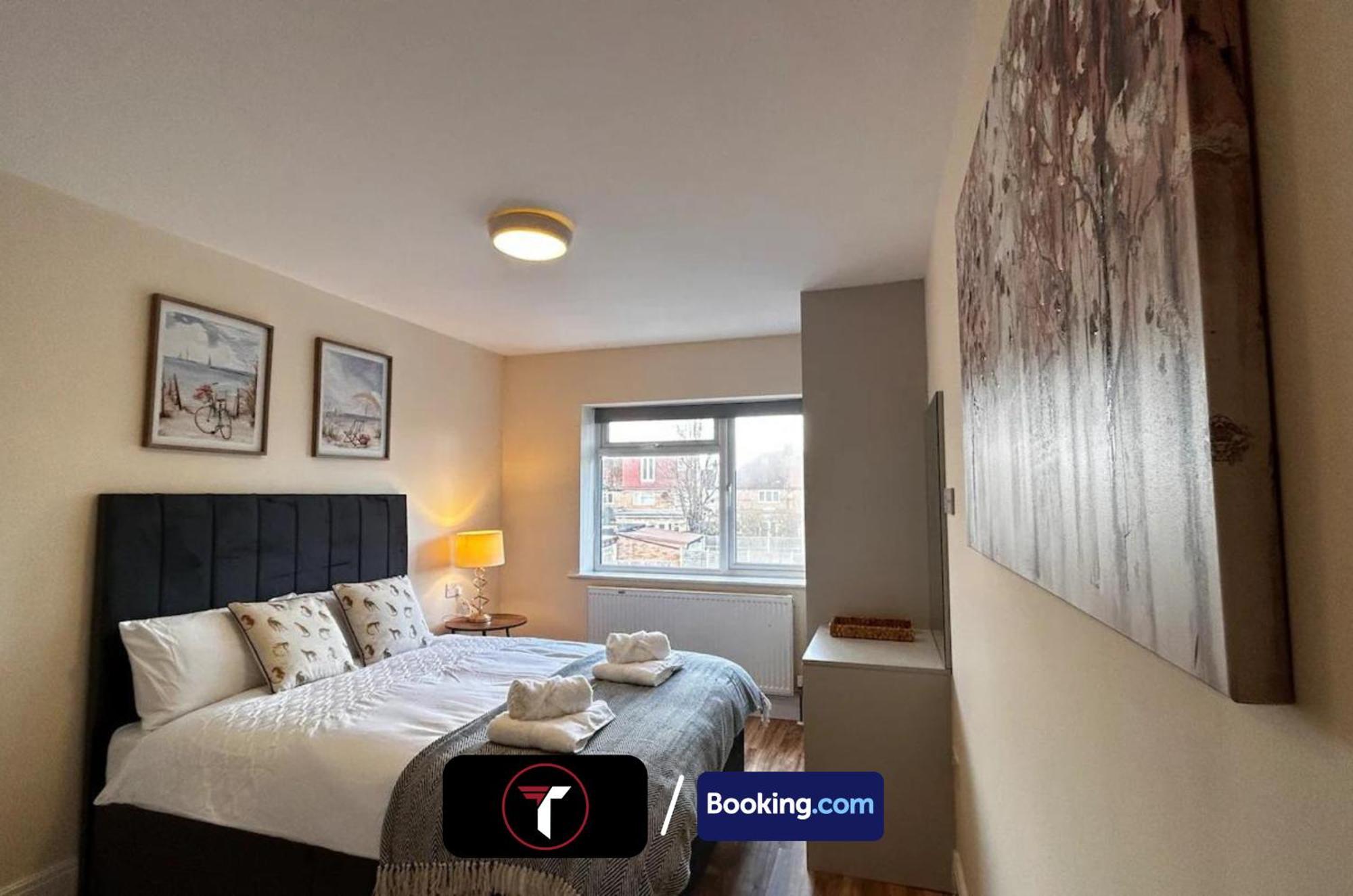 Stylish 2 Bedroom Flat By Tara Stays Short Lets & Serviced Accommodation Watford With Free Parking & Nearby Warner Studios Esterno foto