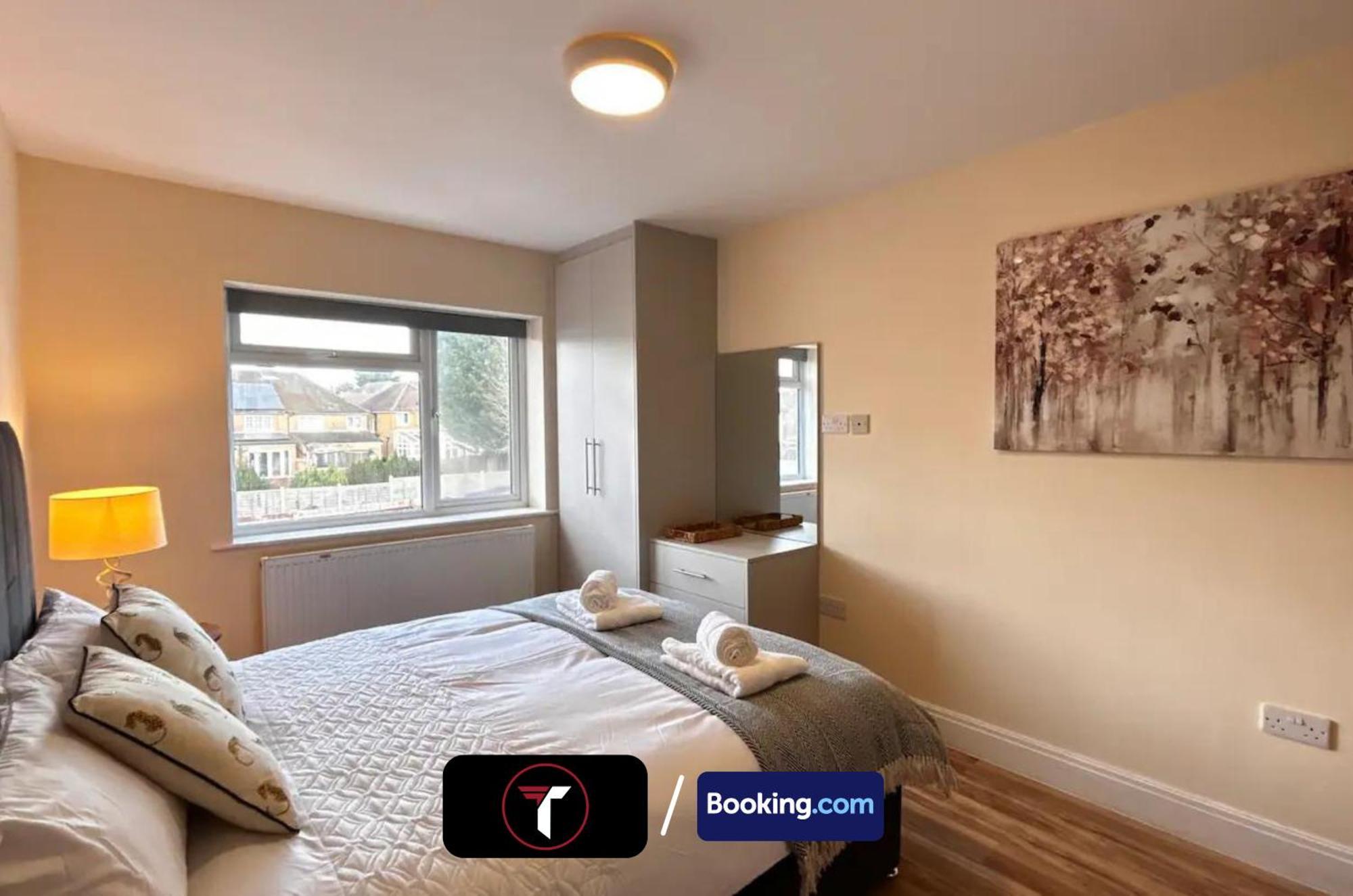 Stylish 2 Bedroom Flat By Tara Stays Short Lets & Serviced Accommodation Watford With Free Parking & Nearby Warner Studios Esterno foto