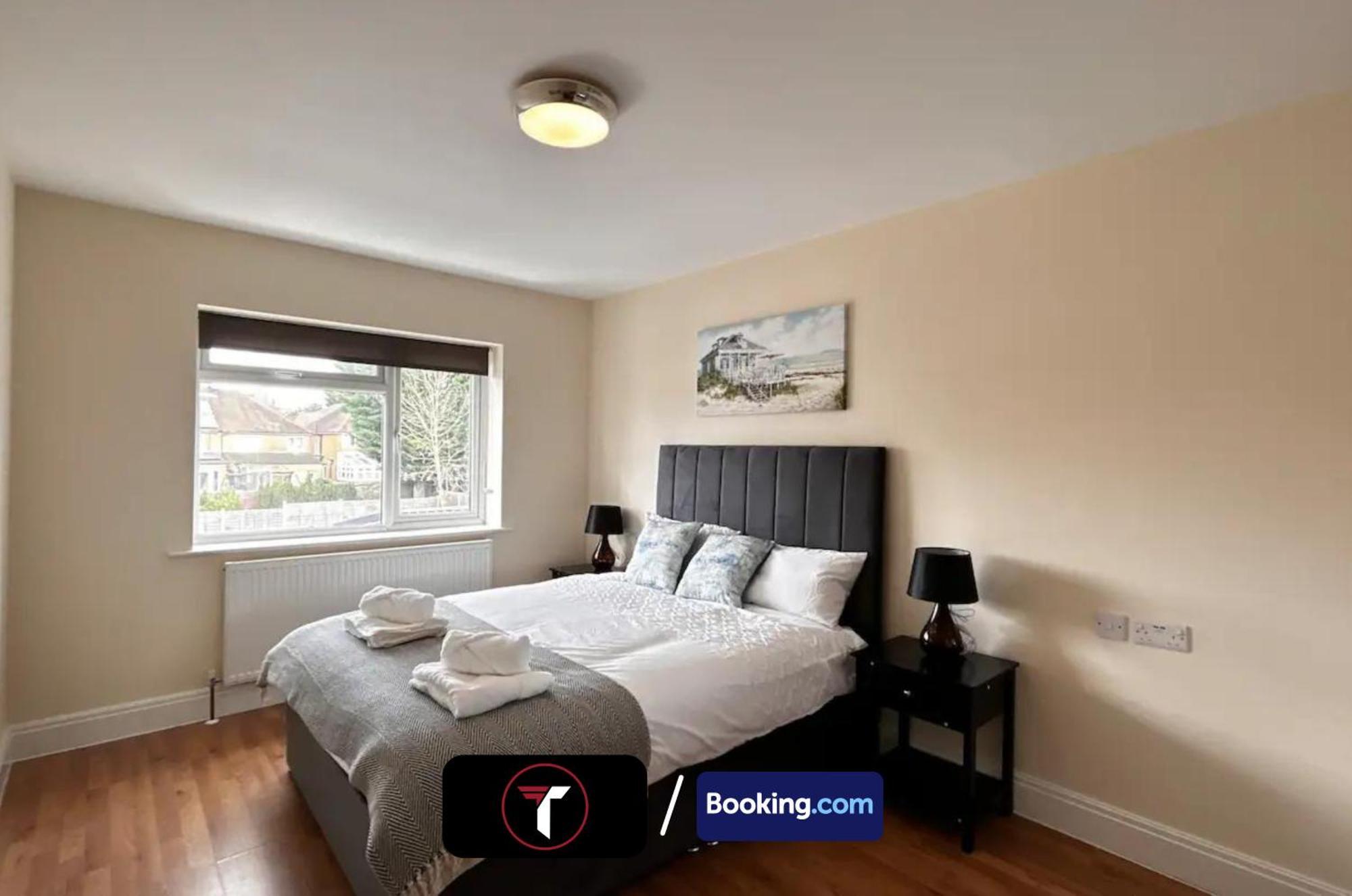 Stylish 2 Bedroom Flat By Tara Stays Short Lets & Serviced Accommodation Watford With Free Parking & Nearby Warner Studios Esterno foto